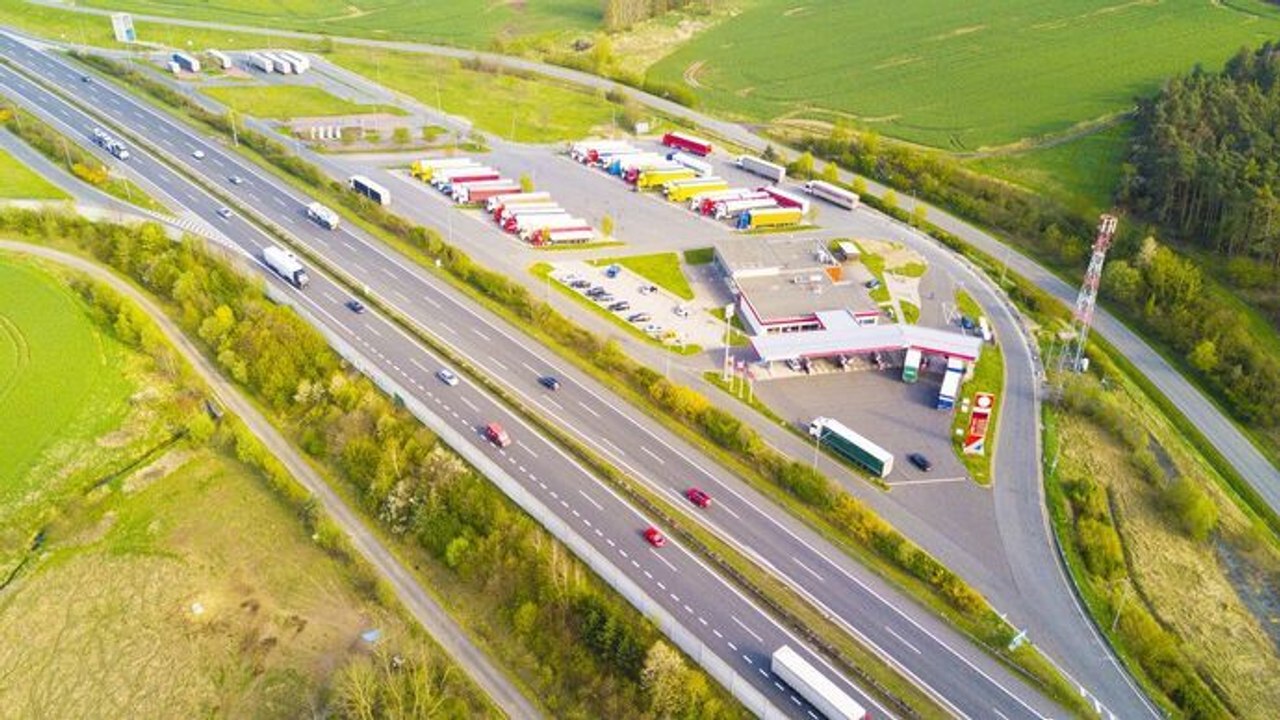 Grands départs : immersion dans les coulisses d'une aire d'autoroute