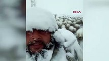 Kar yağışı fena bastırdı! Çoban, kardan adama döndü