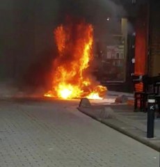 Kadıköy'de seyir halindeki motosiklet alev topuna döndü