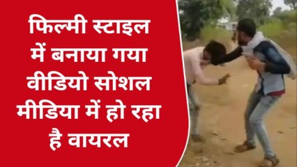 रहम की भीख मांगता रहा नाबालिग, पीटते रहे बदमाश,VIDEO वायरल