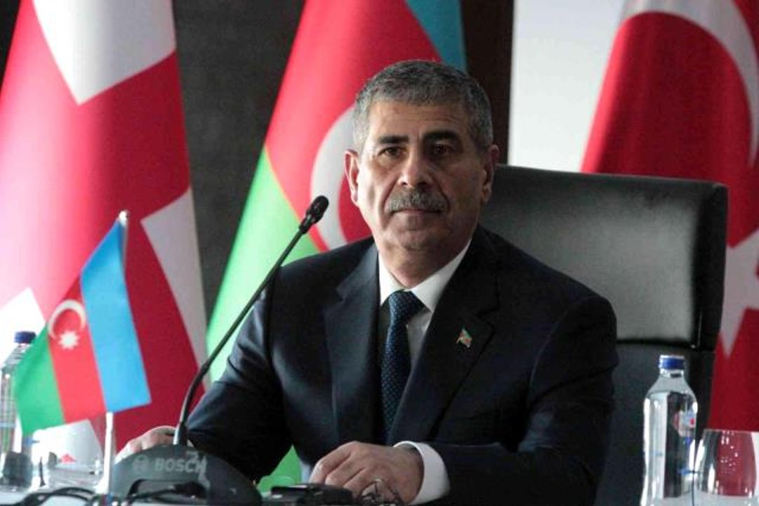 Azerbaycan Savunma Bakanı Hasanov: "Biz tüm komşu ülkelerle ilişkilerimizin ve işbirliğimizin gelişimine önem veriyoruz"