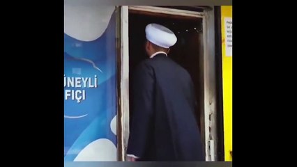 Tebliğe gelen adama bira ikram etmek istediler