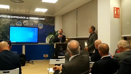 Carlos J. Martínez recoge el premio del CET otorgado a Intedya Málaga