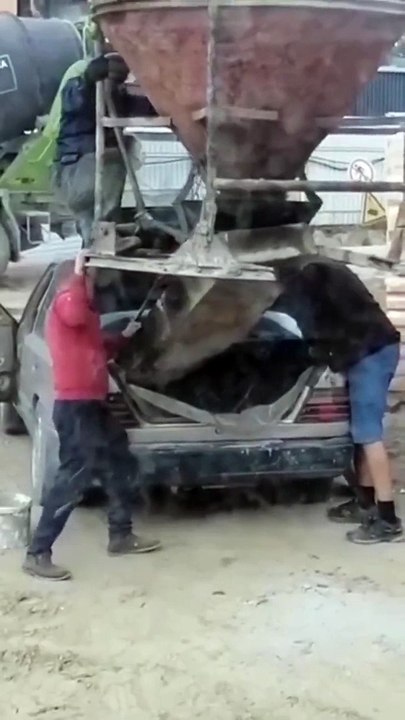 Livraison de béton frais... dans le coffre de la voiture