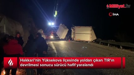 Yüksekova’da yoldan çıkan TIR devrildi: 1 yaralı