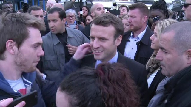 VOICI : Emmanuel Macron : cette star de l'humour avec qui il était scolarisé