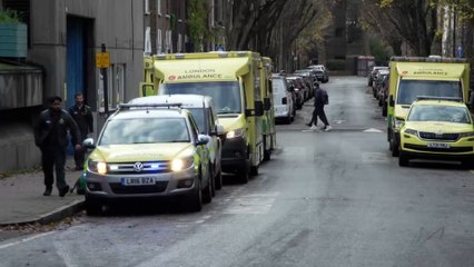 الحكومة البريطانية تستعين بجنود الجيش لقيادة سيارات الإسعاف