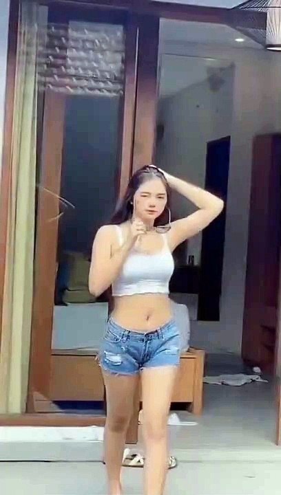 Indonesian girl dance pt.1