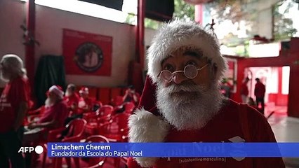 Antes do Natal, Papais Noéis recebem presentes no Rio de Janeiro
