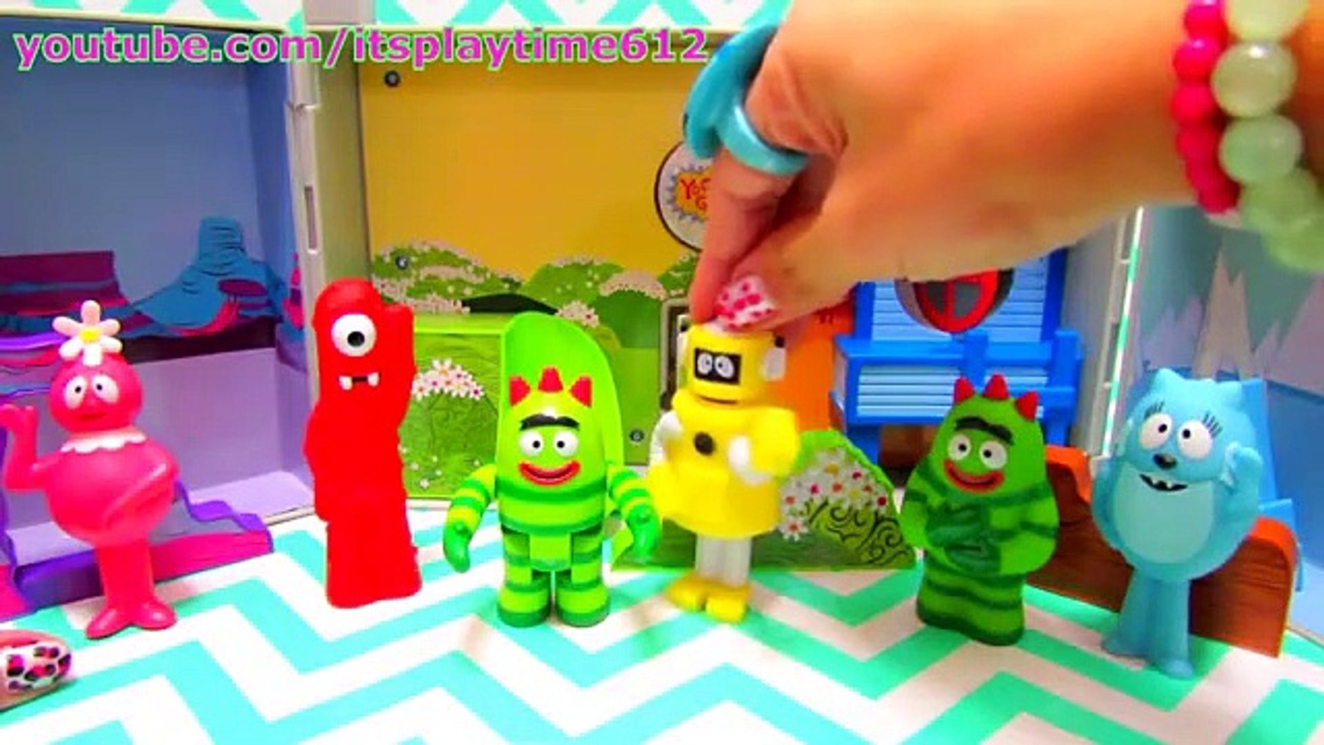 Yo Gabba Gabba Boombox Playset Play-Doh Surprise Eggs - Video 224