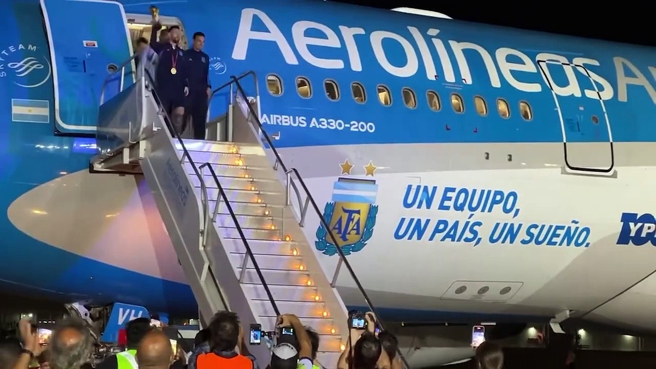 Incredible Scenes as Argentina Players Arrive in Buenos Aires
