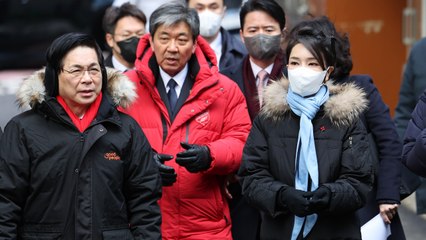 김건희 여사, 쪽방촌 방문..."구석구석 온기 스며들길" / YTN