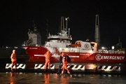 Migranti, la nave di Emergency a Livorno