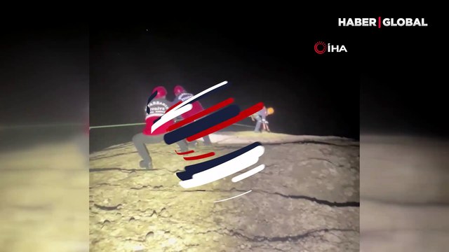 İtfaiye ekipleri dağda mahsur kalan keçiyi, 5 saatlik uğraş sonunda kurtardı