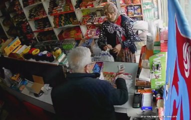 Tırnakçılık yapan kadınlarla esnaf birbirine girdi