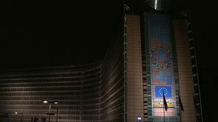 Comissão Europeia 'apaga-se' em solidariedade com a Ucrânia