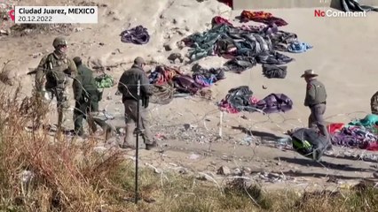 شاهد: مهاجرون يعبرون زحفاً من المكسيك إلى الولايات المتحدة ويسلمون أنفسهم للأمن