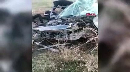 Otomobil ile minibüs çarpıştı: Ölü ve yaralılar var