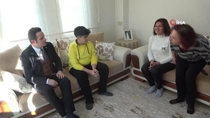 Evde eğitimden faydalanan cam kemik hastası öğrenci, savcı olmak istiyor