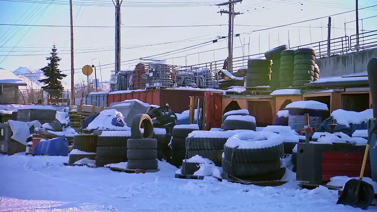 Last Outpost - Se1 - Ep04 - School Bus Sawmill $$ Float Plane Gator HD Watch HD Deutsch