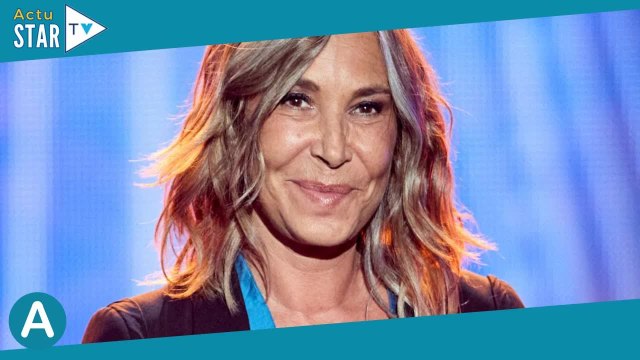 La séduction s'exerce autrement : Zazie et ses cheveux blancs critiqués, elle pousse un énorme cou