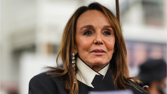 GALA VIDÉO - Philippine Leroy-Beaulieu (Emily in Paris) revenue “dans la lumière” à 59 ans : “Ça me permet de m’amuser sans avoir le melon”