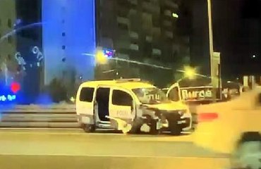 AVCILAR'DA BAŞLAYAN HIRSIZ KOVALAMACASI BEYLİKDÜZÜ'NDE KAZAYLA BİTTİ