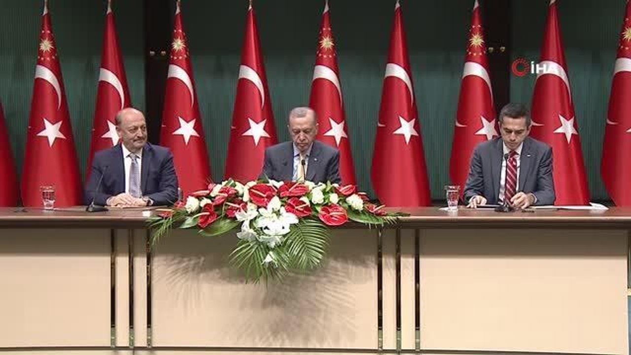 Cumhurbaşkanı Recep Tayyip Erdoğan: "Net asgari ücret 2023 yılında inşallah 8 bin 500 lira olarak aramızda mutabık kaldık"
