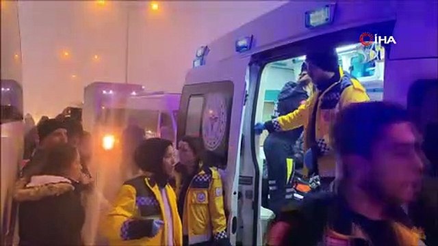 İşçi servisi tıra arkadan çarptı: 12 işçi yaralı