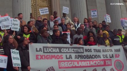 Download Video: Cientos de organizaciones presentan en España 700.000 firmas para regularizar inmigrantes