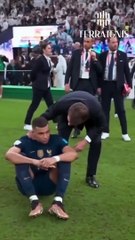 Viral: El consuelo del ‘Dibu’ a Mbappé tras la final del Mundial