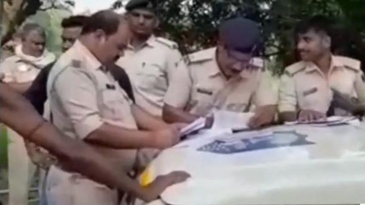 मधुबनी: सिर कटा हुआ अज्ञात महिला का शव बरामद, पुलिस जुटी जांच में