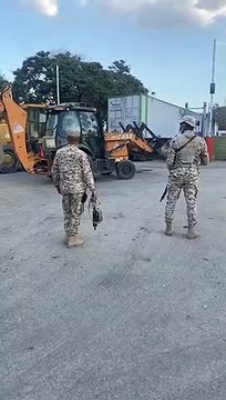 Haitianos bloquean puerta Carrizal-Elías Piña 2/2