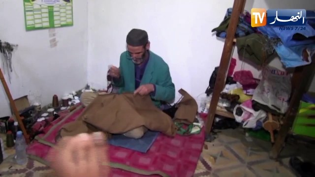 سعيدة /عمي عبد القادر.. سنوات في خياطة الجلابة التقليدية