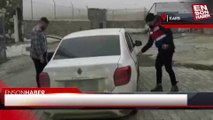 Kars'ta kaçak göçmenleri taşıyan araç durduruldu