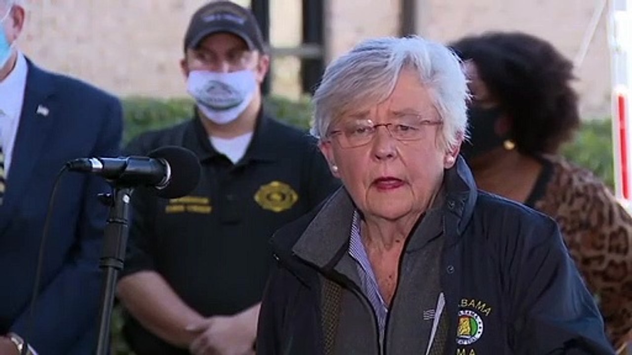 Quand la gouverneure Kay Ivey rote en live
