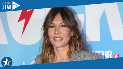 "Au risque de le vexer" : Mathilde Seigner se confie sur sa relation spéciale avec Johnny et charge