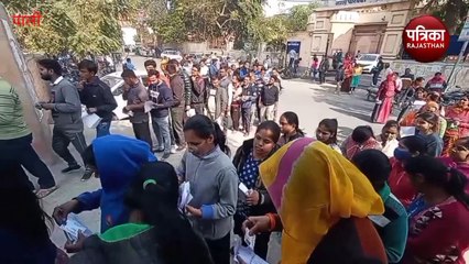 VIDEO : तापमान की जांच के बाद प्रवेश, लिखे सवालों के जवाब
