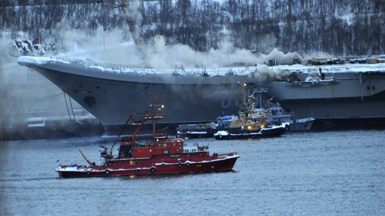 Russlands einziger Flugzeugträger steht in Flammen