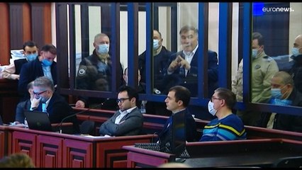 شاهد: الرئيس الجورجي السابق ساكاشفيلي يبدو واهنا ونحيل الوجه خلال جلسة محاكمة