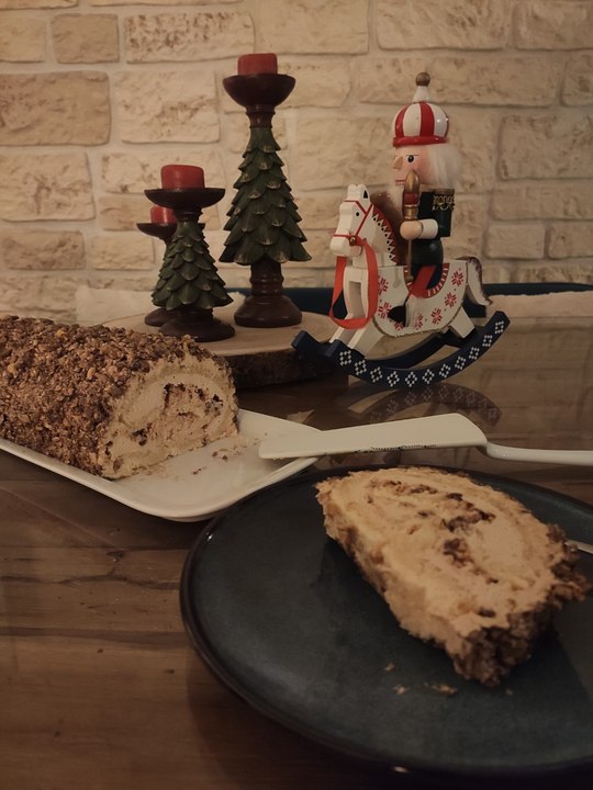 Cette pâtissière du Havre livre les secrets d'une bûche de Noël pralinée