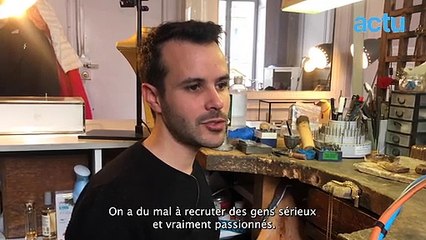 Dans cet atelier de joaillerie à Bordeaux, on perpétue un savoir-faire à l'avenir incertain