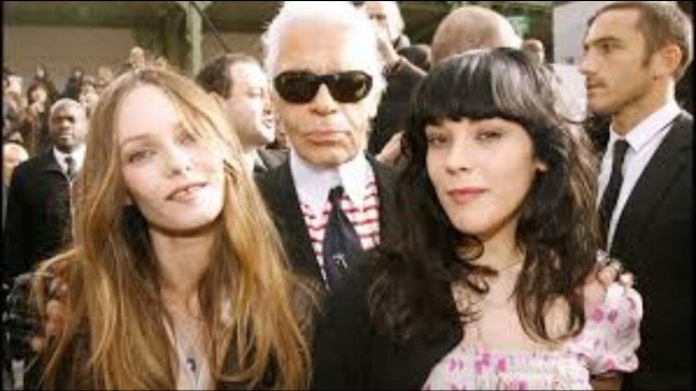 Vanessa Paradis a 50 ans : est-elle proche de sa petite soeur Alysson Paradis ?