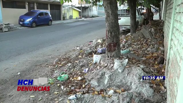 Exigen a la AMDC retirar desperdicios de bacheos, dejados en aceras de Lomas de Toncontín