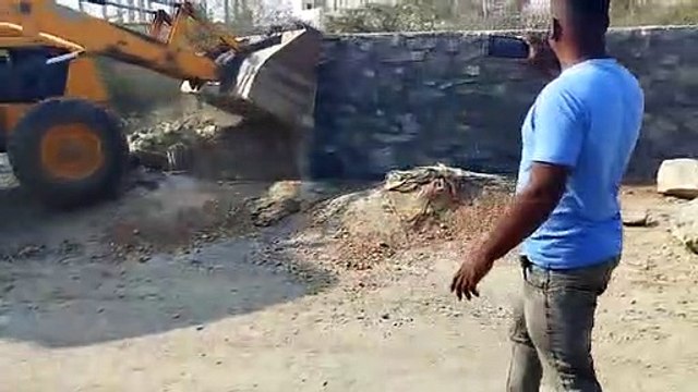 Video...कॉलोनी के मार्ग में अतिक्रमण, जेसीबी से ध्वस्त किया