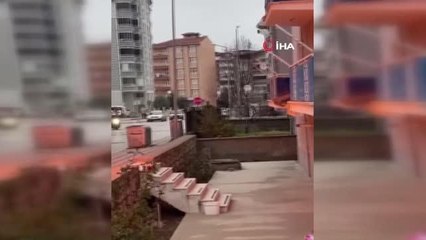 Park halindeki otomobil alev topuna döndü