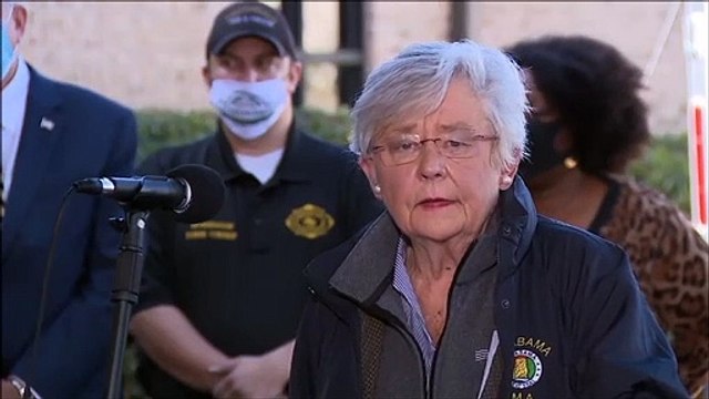 La gouverneur de l’Alabama Kay Ivey lâche un énorme rot en pleine conférence...