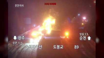 순천완주고속도로 탱크로리 전복 뒤 화재...한때 양방향 통제 / YTN