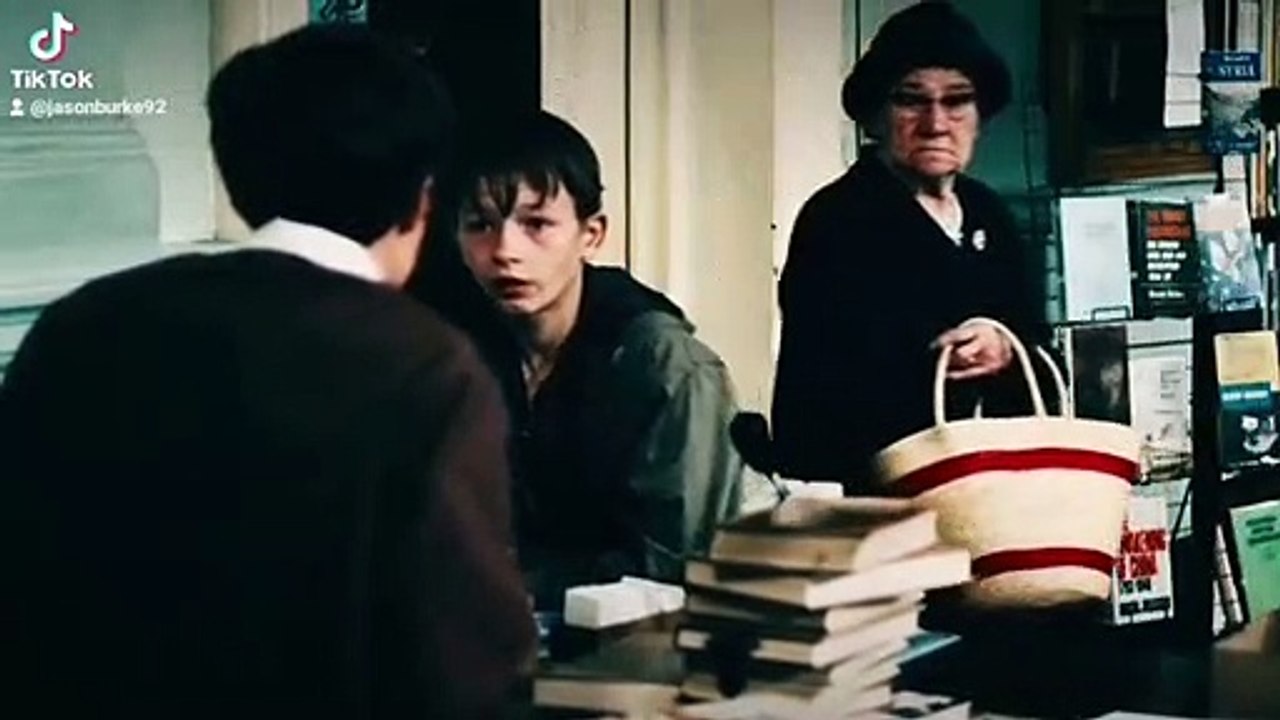 KES 1969 | WHERE WILL FIND A BOOK ABOUT KESTRELS DOWN TOWN CENTRE EITHER BOOK SHOP OR LOCAL LIBRARY | I VOTE YOU SEE FOR MY MAM YOU DONT VOTE AT YOUR AGE LOOK THEM HANDS THEY THITHY ARR WELL I DONT READ DIRTY BOOKS I HOPE YOU DONT AT YOUR AGE. | KEN ROACH