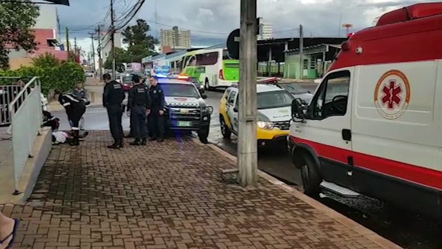Homem em surto tenta invadir pizzaria em Cascavel